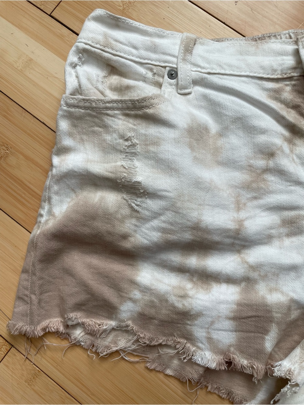 Aerie Daydream Shorts Tie-Dye High-Rise Frayed Hem Women’s Shorts - Cream/Tan - Picture 4 of 5